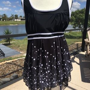 Black Swimdress with White Accents - Size 2XL beachwear summer